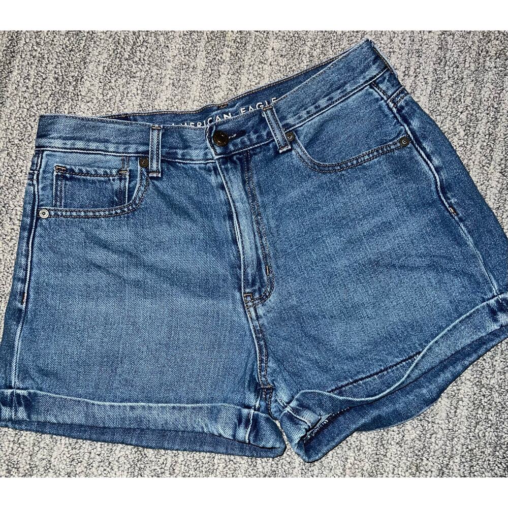 America Eagle Denim Mom cuffed shorts. Size 6.